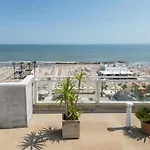 Augustus- Davanti A Noi C'e Solo Il Mare Hotel