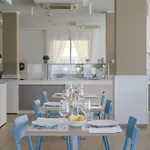 Hotel Augustus- Davanti A Noi C'e Solo Il Mare 3*