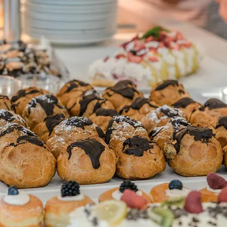 Augustus- Davanti A Noi C'e Solo Il Mare Hotel