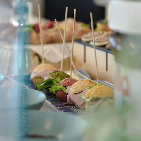 Augustus- Davanti A Noi C'e Solo Il Mare Hotel