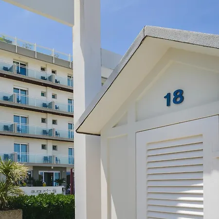 Hotel Augustus- Davanti A Noi C'e Solo Il Mare