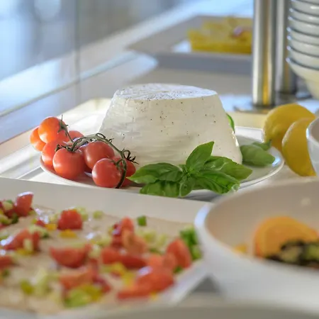 Augustus- Davanti A Noi C'e Solo Il Mare