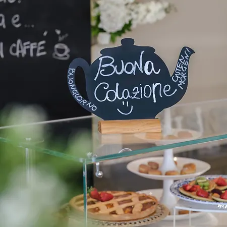 Augustus- Davanti A Noi C'e Solo Il Mare Hotel