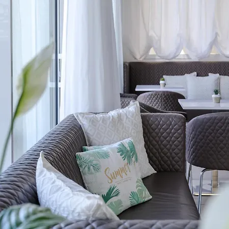 Augustus- Davanti A Noi C'e Solo Il Mare 3* Misano Adriatico