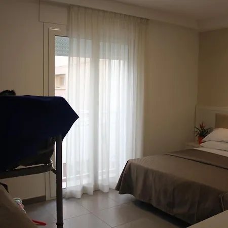 Hotel Augustus- Davanti A Noi C'e Solo Il Mare