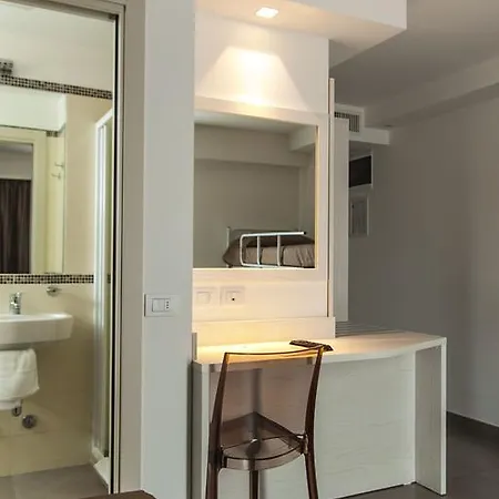 Hotel Augustus- Davanti A Noi C'e Solo Il Mare Misano Adriatico