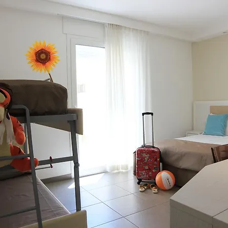 Hotel Augustus- Davanti A Noi C'e Solo Il Mare