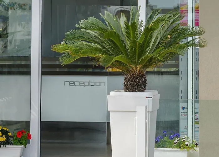 Augustus- Davanti A Noi C'e Solo Il Mare Hotel 3*