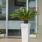 Augustus- Davanti A Noi C'e Solo Il Mare Otel 3*