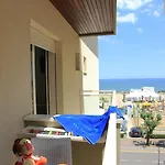 Otel Augustus- Davanti A Noi C'e Solo Il Mare 3*