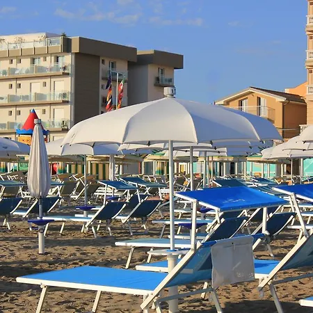 Augustus- Davanti A Noi C'e Solo Il Mare מלון 3*