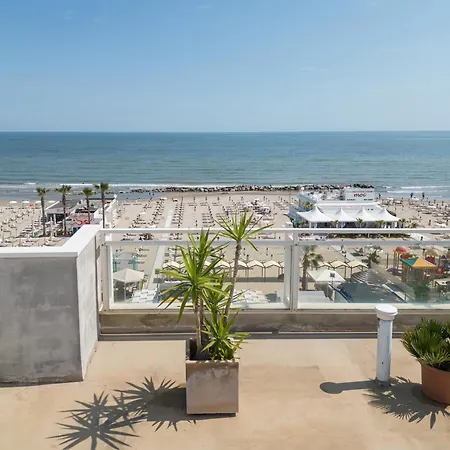 Augustus- Davanti A Noi C'e Solo Il Mare Hotel