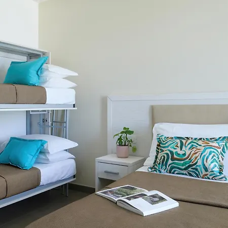 Augustus- Davanti A Noi C'e Solo Il Mare Otel 3*