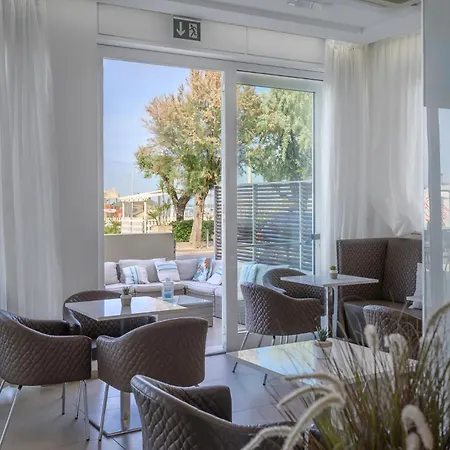 Augustus- Davanti A Noi C'e Solo Il Mare