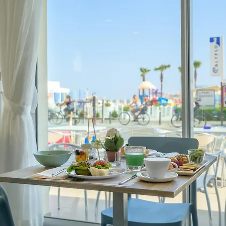 Augustus- Davanti A Noi C'e Solo Il Mare Hotel