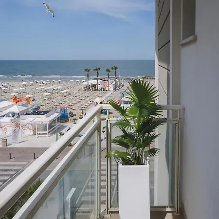 Augustus- Davanti A Noi C'e Solo Il Mare