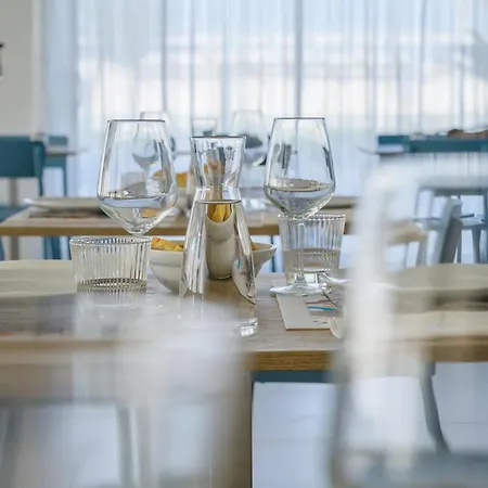 Augustus- Davanti A Noi C'e Solo Il Mare