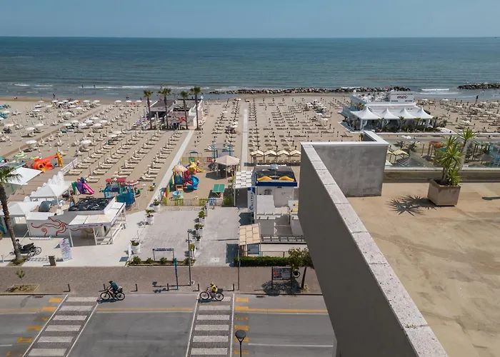 Hotel Augustus- Davanti A Noi C'e Solo Il Mare