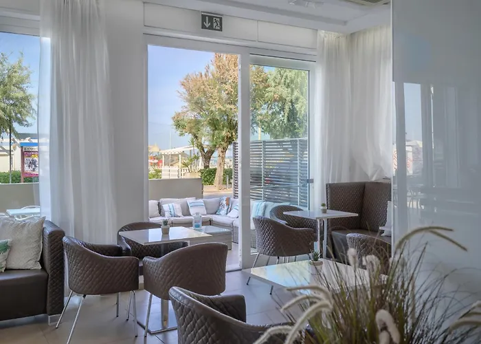 Augustus- Davanti A Noi C'e Solo Il Mare