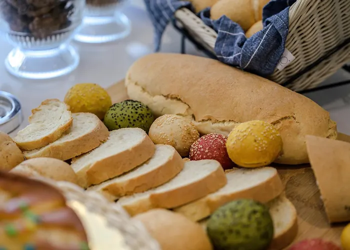 Hotel Augustus- Davanti A Noi C'e Solo Il Mare 3*