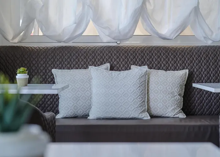 Augustus- Davanti A Noi C'è Solo Il Mare 3*