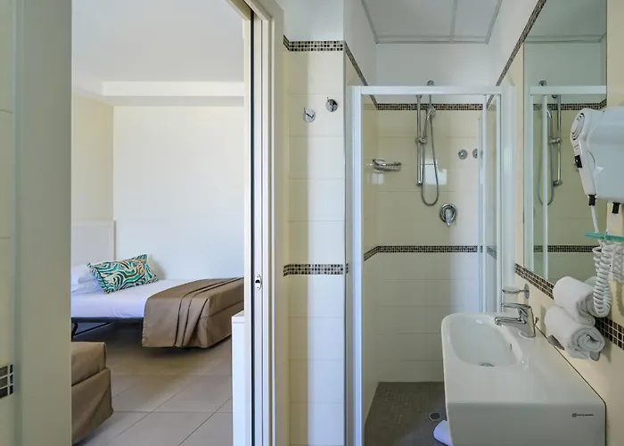 Hotel Augustus- Davanti A Noi C'è Solo Il Mare 3*