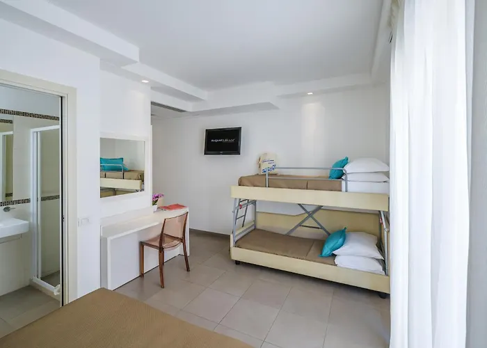 Augustus- Davanti A Noi C'è Solo Il Mare