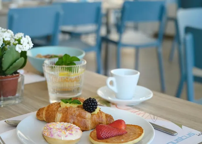 Augustus- Davanti A Noi C'e Solo Il Mare Hotel