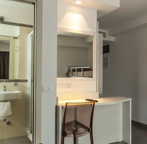 Hotel Augustus- Davanti A Noi C'e Solo Il Mare Misano Adriatico