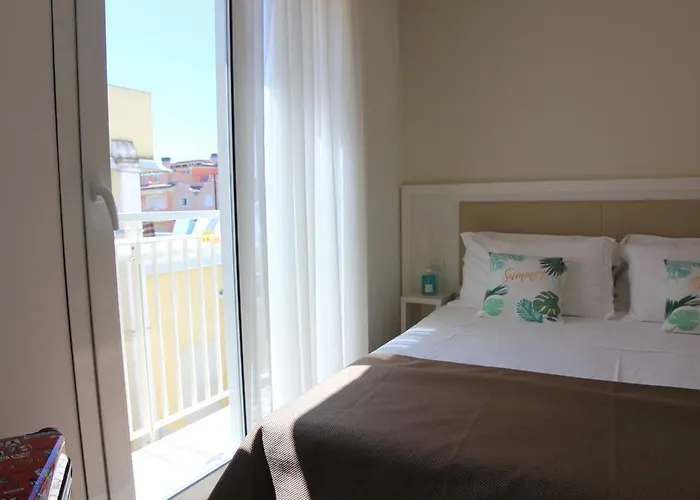 Hotel Augustus- Davanti A Noi C'è Solo Il Mare