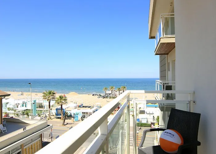 Hotel Augustus- Davanti A Noi C'è Solo Il Mare